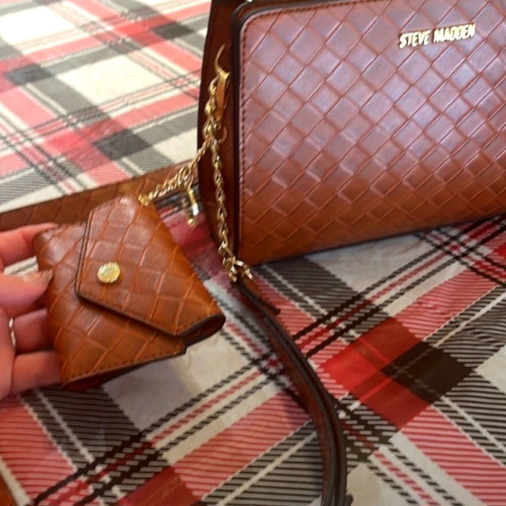 NWT Steve Madden Purse w/ Card Holder - Picture 2 of 5